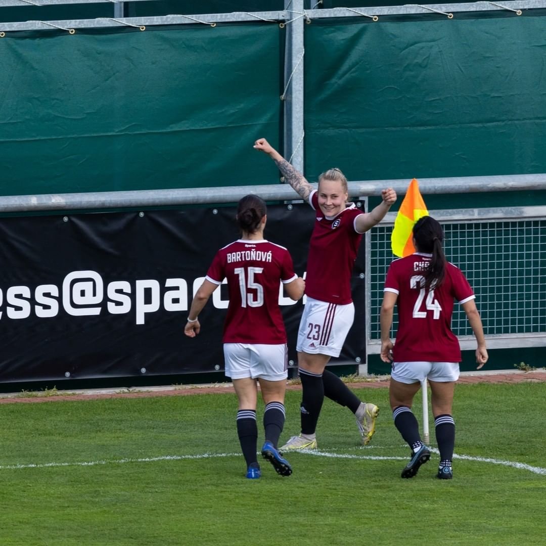 ? Další várka fotografií z vítězného ženského derby ?

#holkytaky #zenyfotbal #acsparta